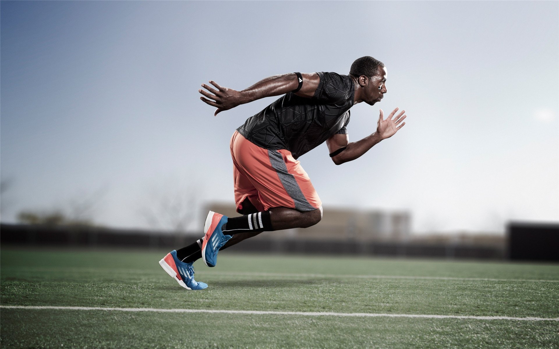 伊朗骑手阿里·巴赫蒂亚里在巴黎奥运会上首次亮相,尽管未能晋级,但表现积极。